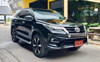 รถโตโยต้า ฟอร์จูนเนอร์ 2.8 TRD 2WD ปี 2020 มือสอง