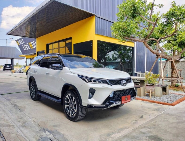 2023 Toyota Fortuner 2.4 REGENDER 2WD