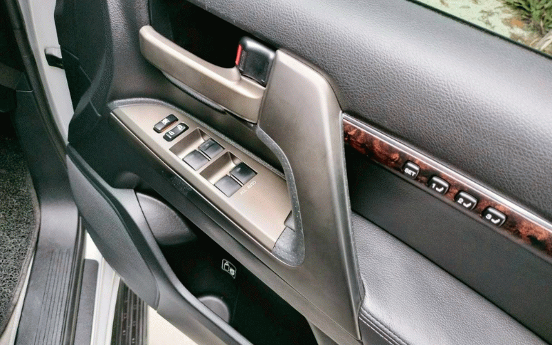 ภาพ12 โตโยต้า แลนด์ครูซเซอร์ พราโด้ VDJ 200 V8 4.5 TWIN-TURBO ปี 2012