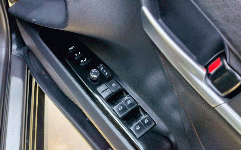 ภาพ12 โตโยต้า คัมรี่ 2.0 G ปี 2019